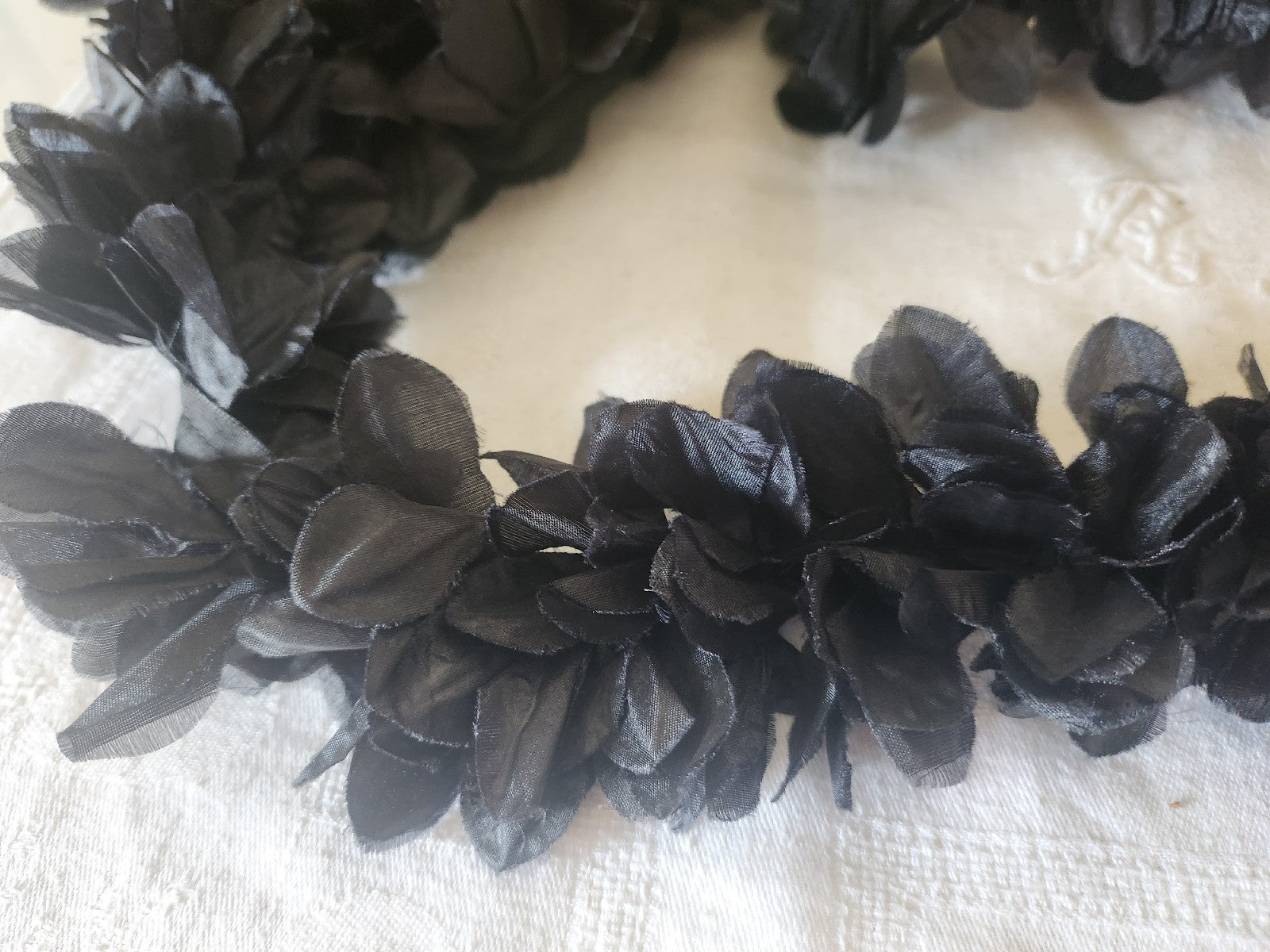 Galon vintage noir froufrous fleur petale au métre large  B3