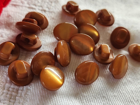 Lot 18 boutons vintage marron lumineux pied petits 0,9 sur 1,1 cm ref 2172