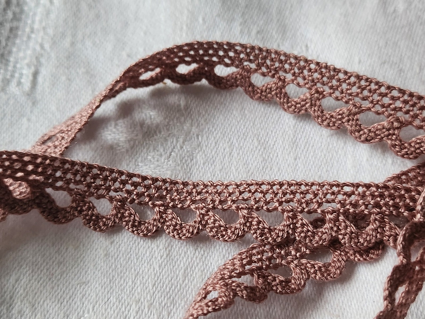 Dentelle vintage vieux rose coton 3 métres sur 1,2 cm A3