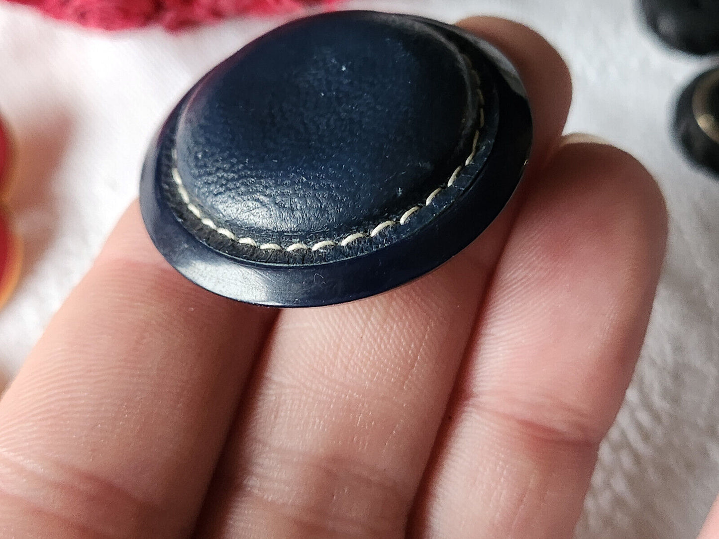 Collection gros bouton coeur cuir bleu monture resine 3,7 cm ref 1580