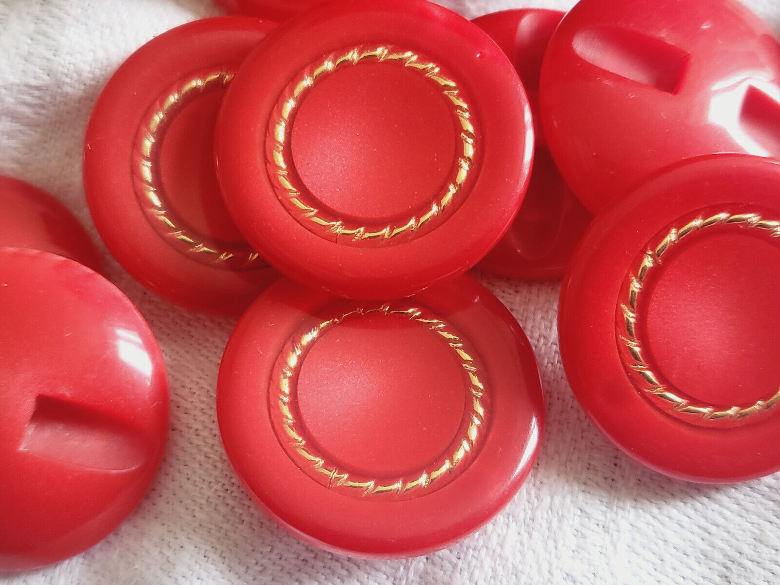 Lot 6 boutons vintage rouge inclusion doré pied superbe 2,3 cm ref 3417
