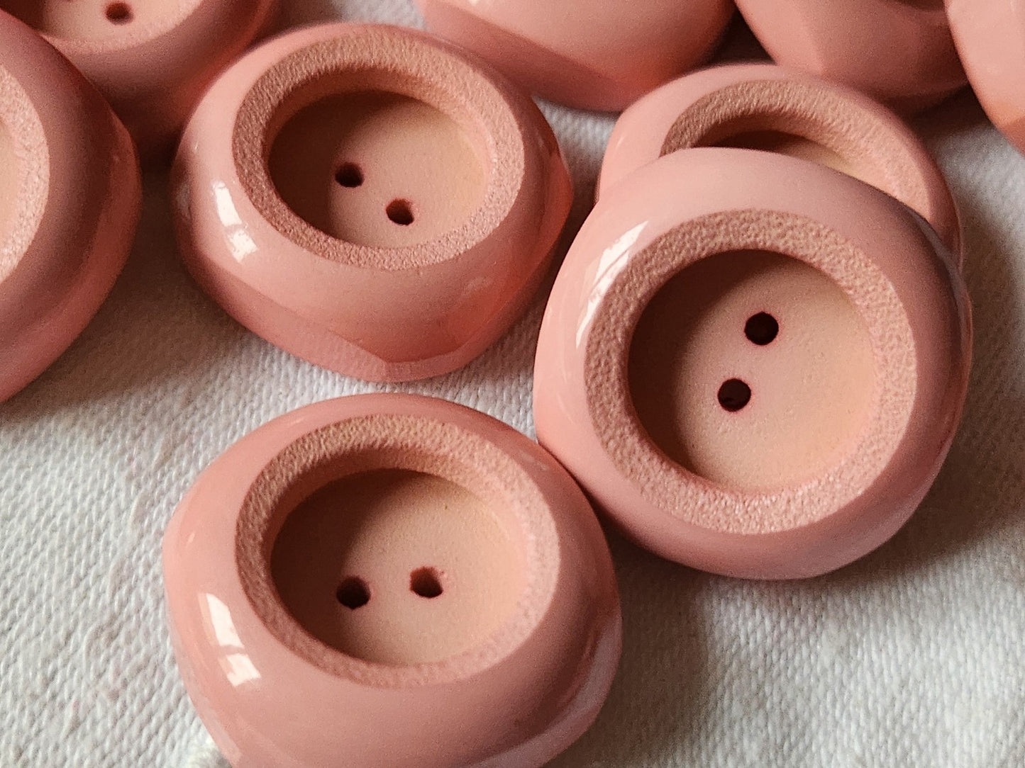 Lot 6 gros et épais boutons vintage rose 2,6  cm lourd ref 2351