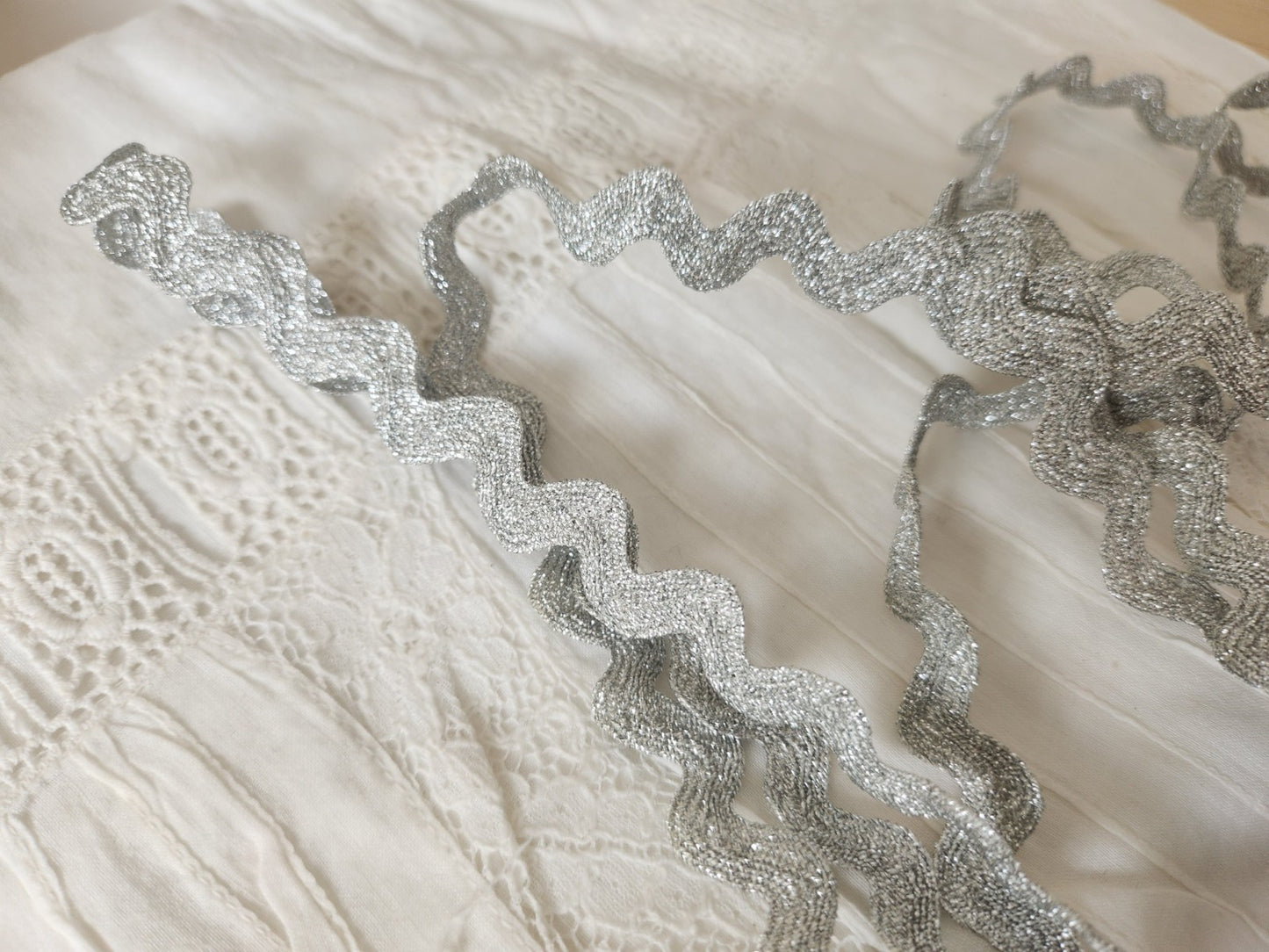Serpentine ancienne dentelle galon argenté 3 mètres A2