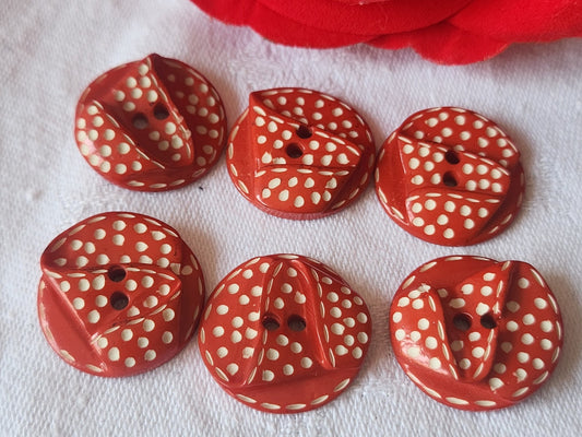 Lot  6 boutons anciens rouge effet plié blanc 2,2 cm ref 1451