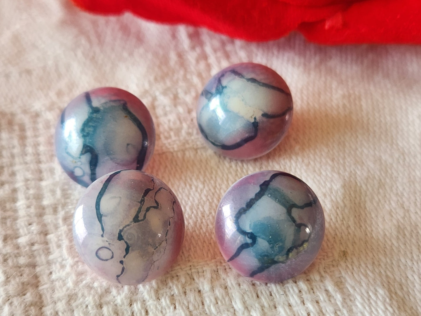 Lot 4 boutons vintage en verre rose bleu 1,3 cm pied ancien G18B