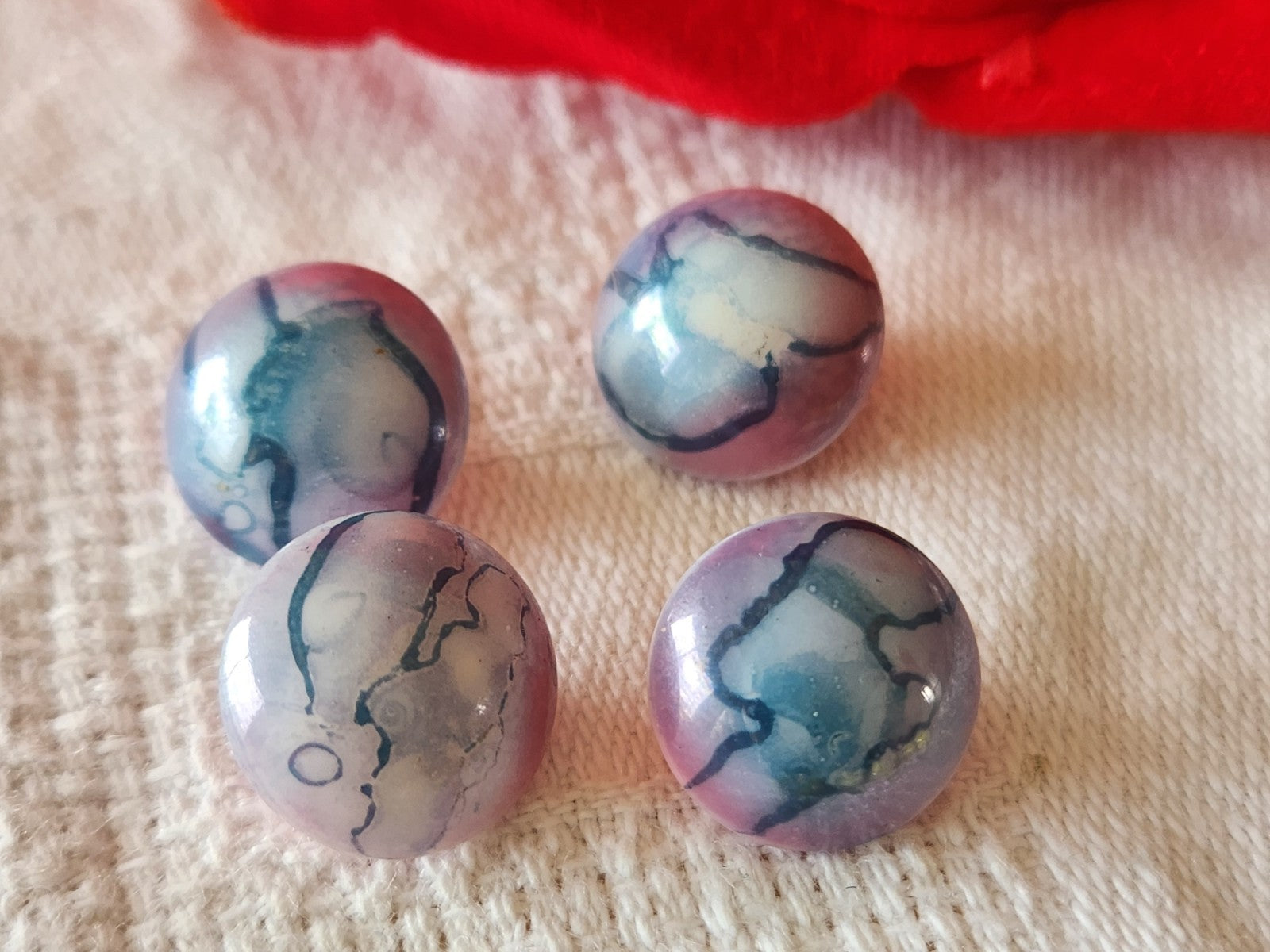 Lot 4 boutons vintage en verre rose bleu 1,3 cm pied ancien G18B