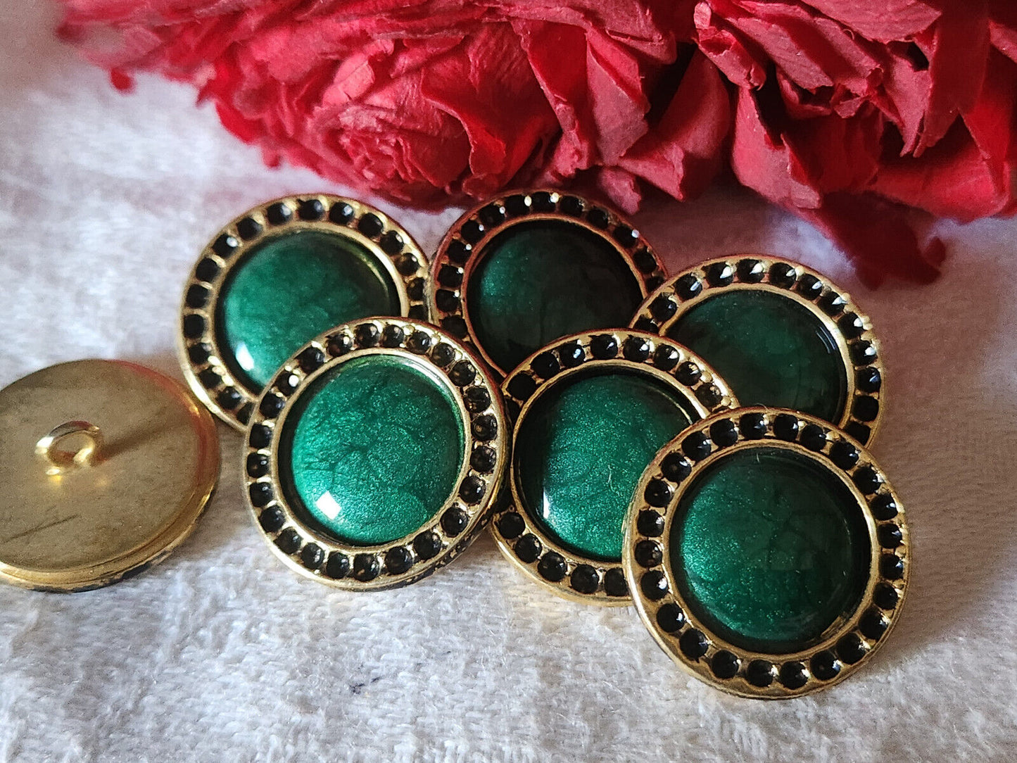 Lot 7 boutons vintage en metal vert doré 1,8 cm pied  ref 5135