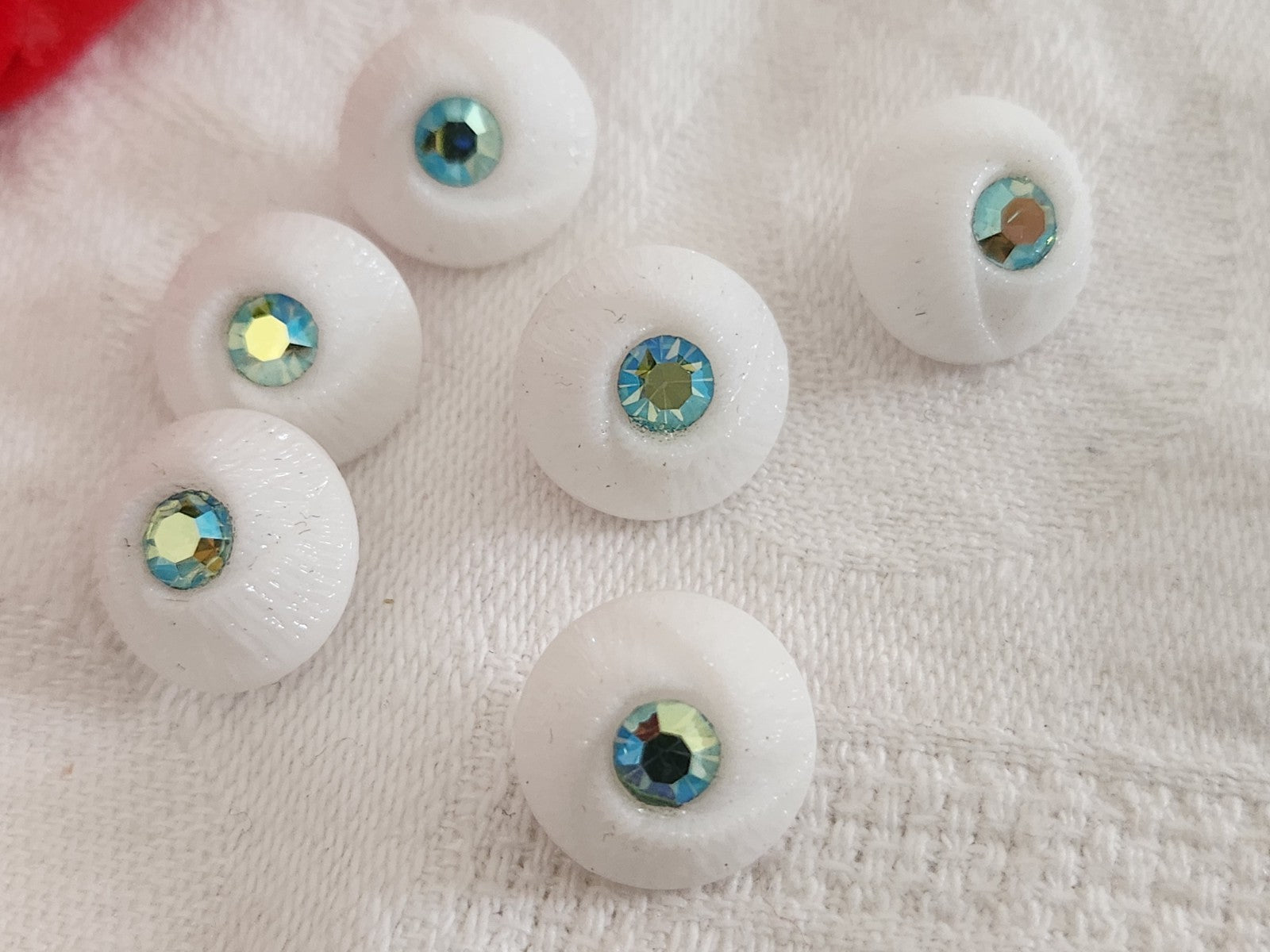 Lot 6 boutons vintage en verre blanc avec strass mordoré vert  1,3 cm ref 6365