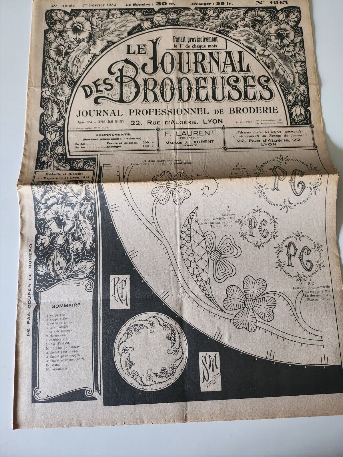 Le journal des brodeuses 1953  n° 695 barboteuse nappe à thé service taie