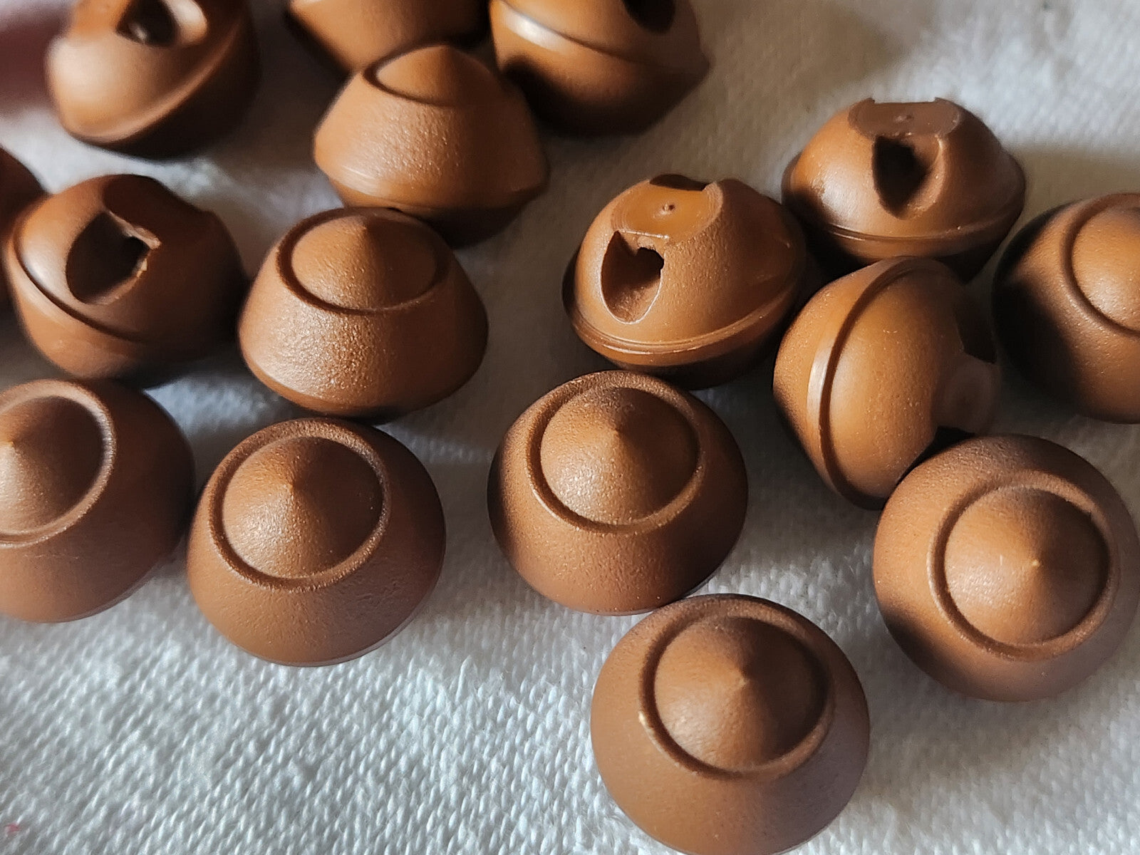 Lot 15 boutons vintage dome marron noisette 1,4 cm pied ref 1683