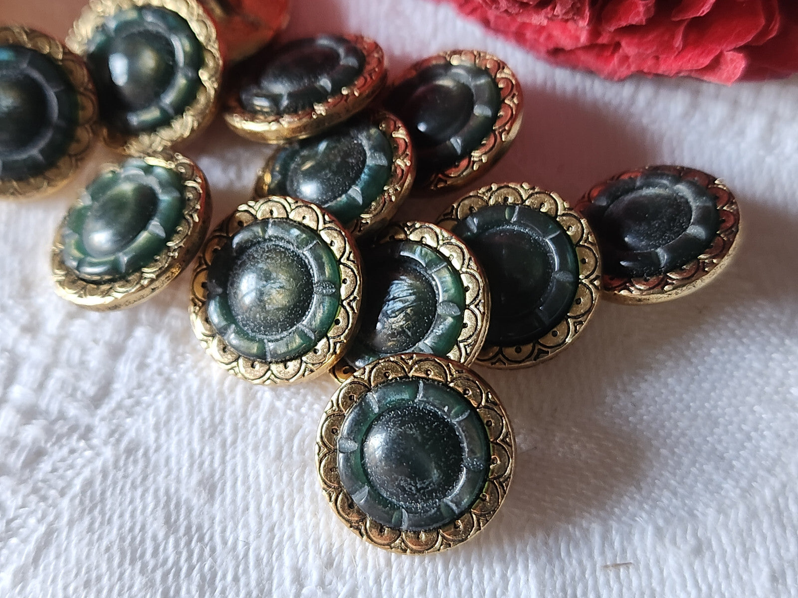 Lot 7 boutons vintage en métal coeur vert gris doré  pied 1,3 cm ref 3129