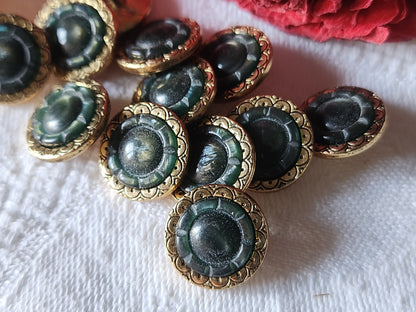Lot 7 boutons vintage en métal coeur vert gris doré  pied 1,3 cm ref 3129