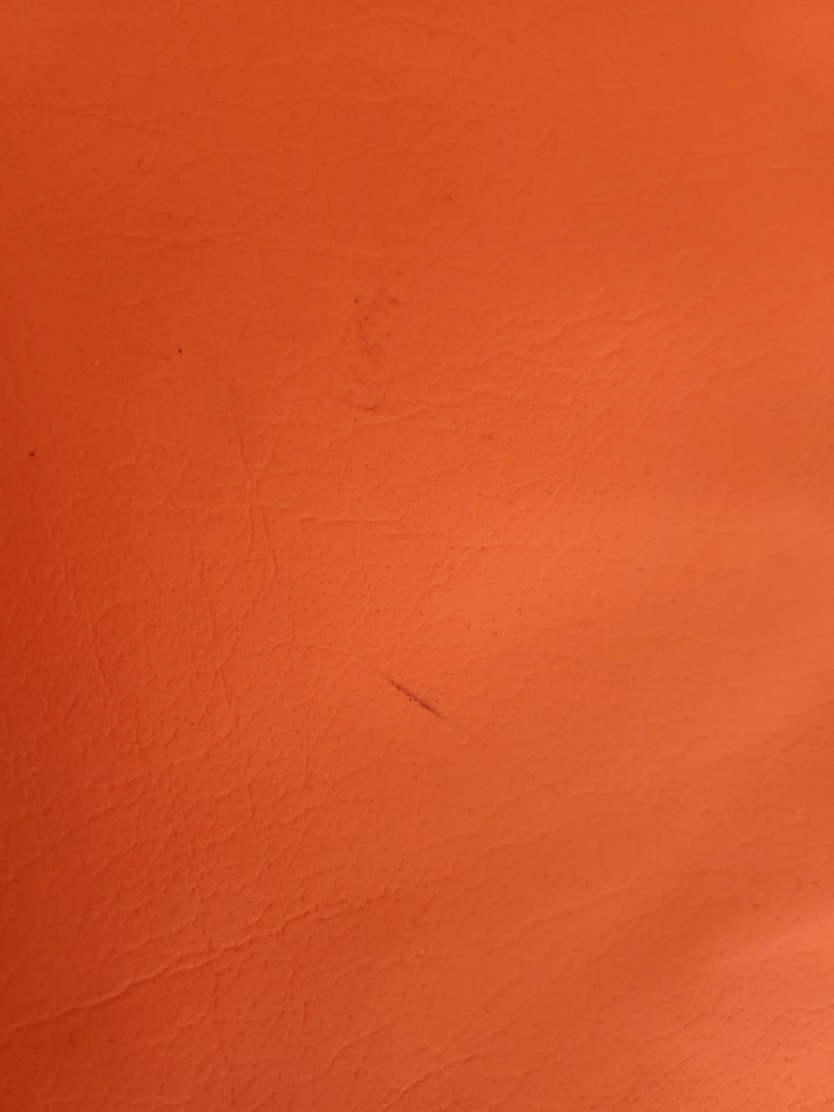 Ancien coupon de tissu skai orange chute long etroit B8