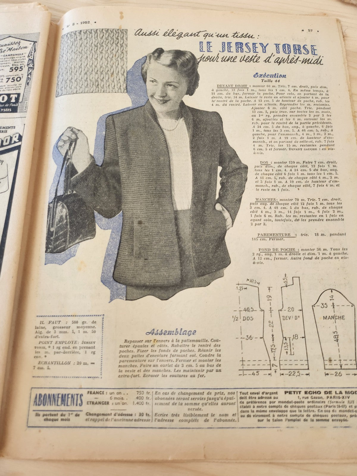 Le petit echo de la mode 1952 n°8 motif au crochet sur lainage  couvre théière