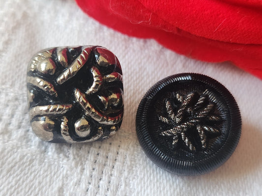 Duo boutons anciens en verre noir argenté à pied 1,6 et  1,7 cm D13E