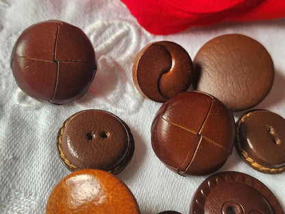 Lot 12 boutons en cuir panaché vintage marron 1,8 à 2,7 cm ref 5196