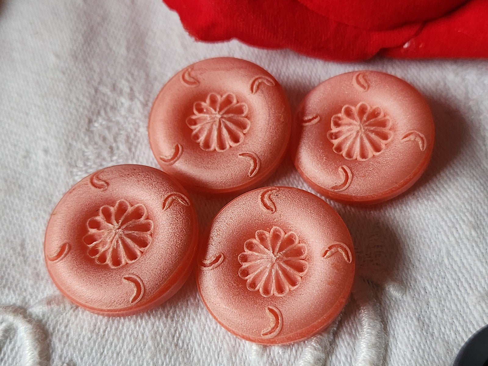 Lot 4 boutons vintage rose originaux 2,2 cm pied ref 2208