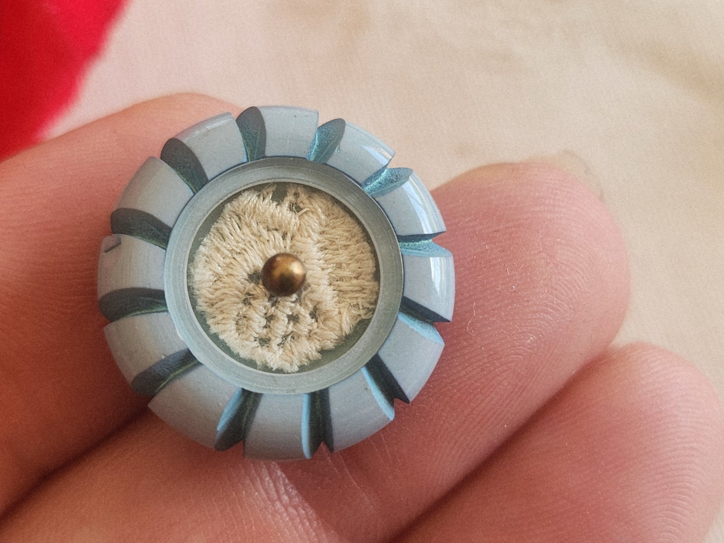 Bouton ancien collection bleu tendre dentelle emprisonnée 2,1 cm 21 mm G3S