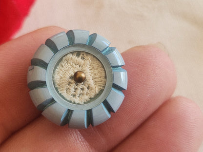 Bouton ancien collection bleu tendre dentelle emprisonnée 2,1 cm 21 mm G3S