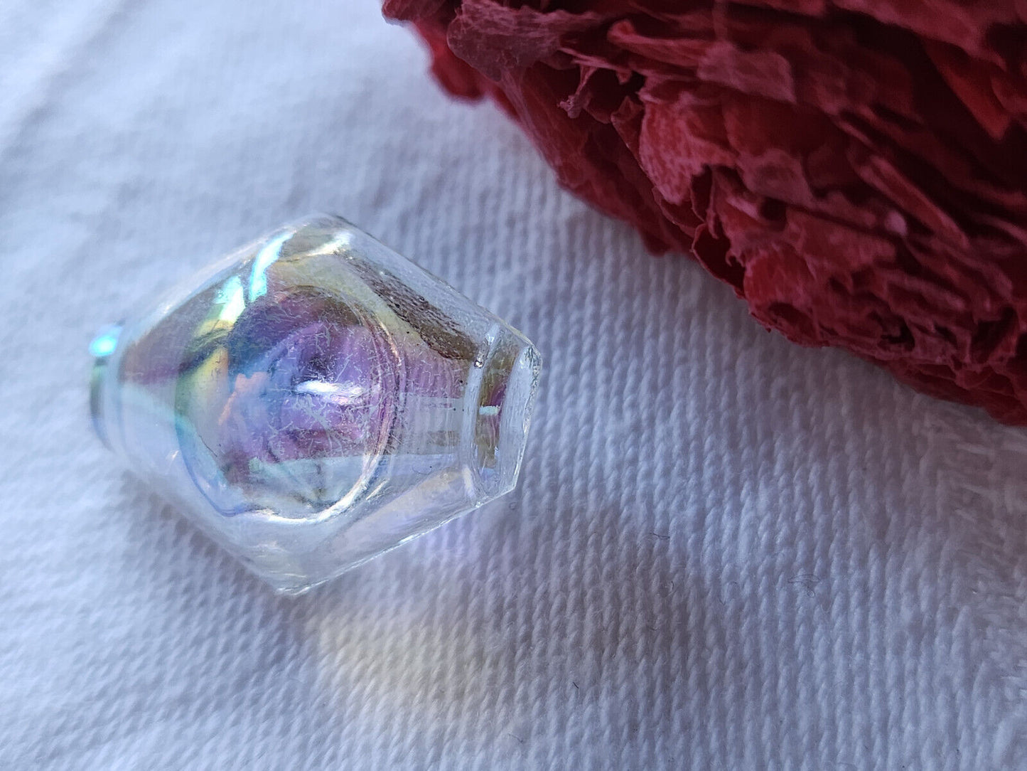 Bouton ancien en verre berlingot mordoré rose 1,8 sur 2,2 cm D12B