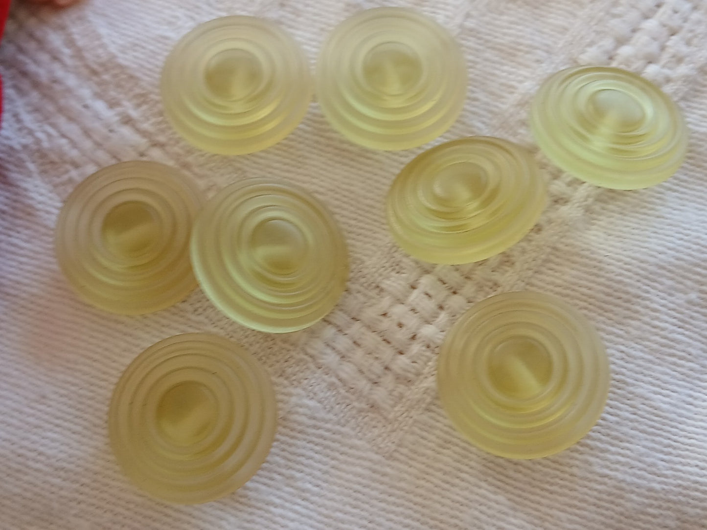 Lot 8  boutons vintage jaune mat spirale pied 1,7 cm 17 mm ref 6467