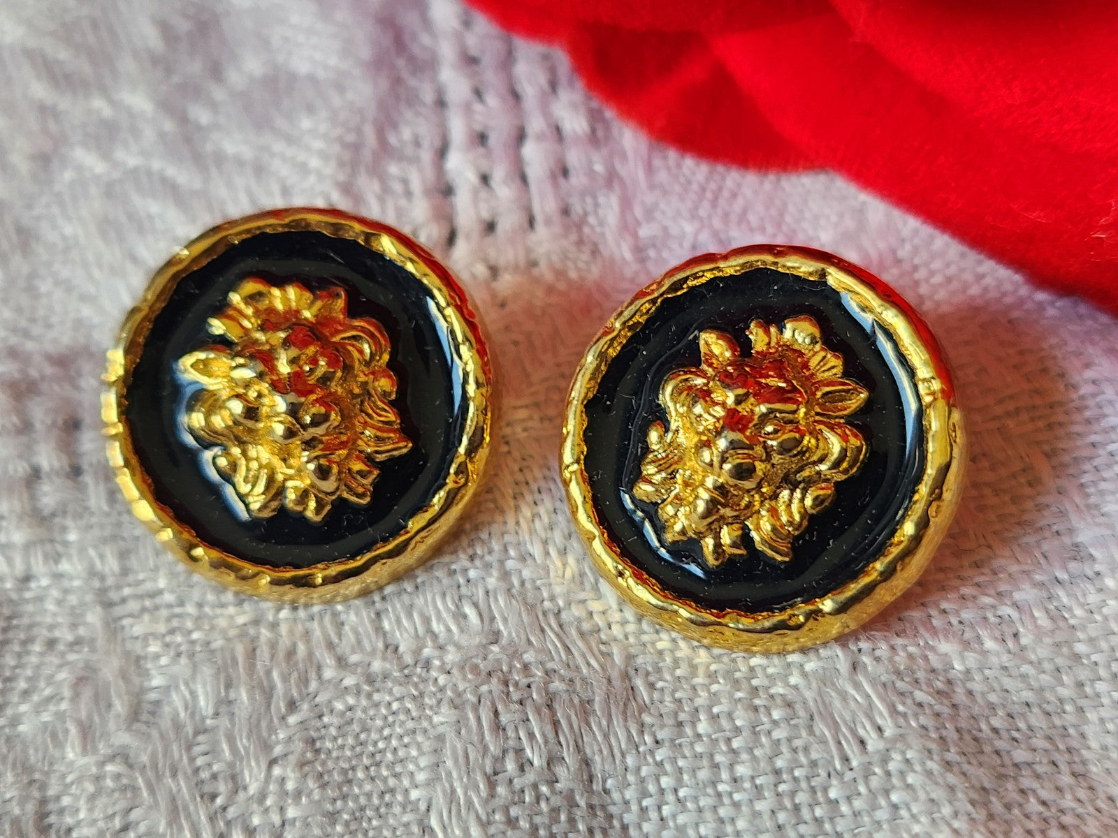Duo boutons vintage tete de lion en métal pied versace ? bleu  1,8 cm G19C