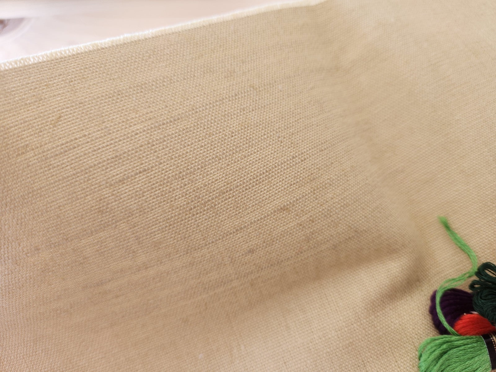 Coupon de toile avec 5 échevettes ouvrage de dame pour broderie B7
