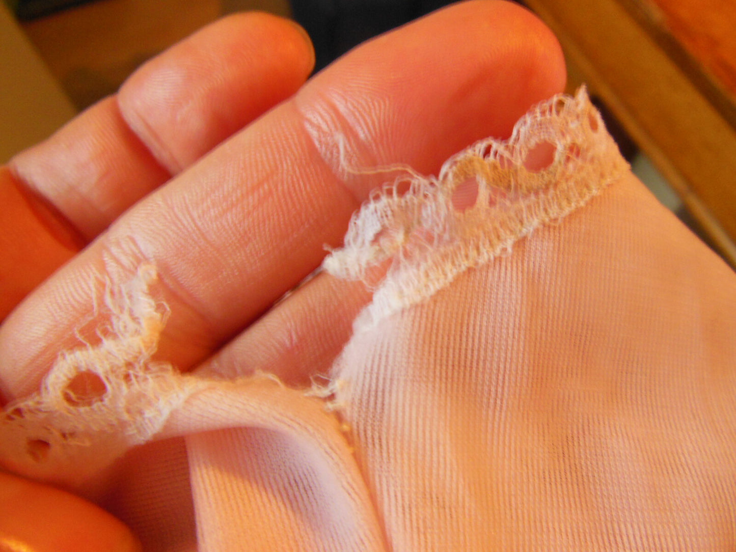 Fond de robe ancien rose enfant comme maman  à nettoyer B1