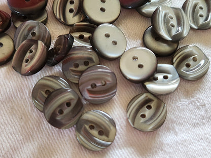 Lot 26 boutons vintage gris petits 1,1 cm (en majorité) et 1,3 cm ref 2001