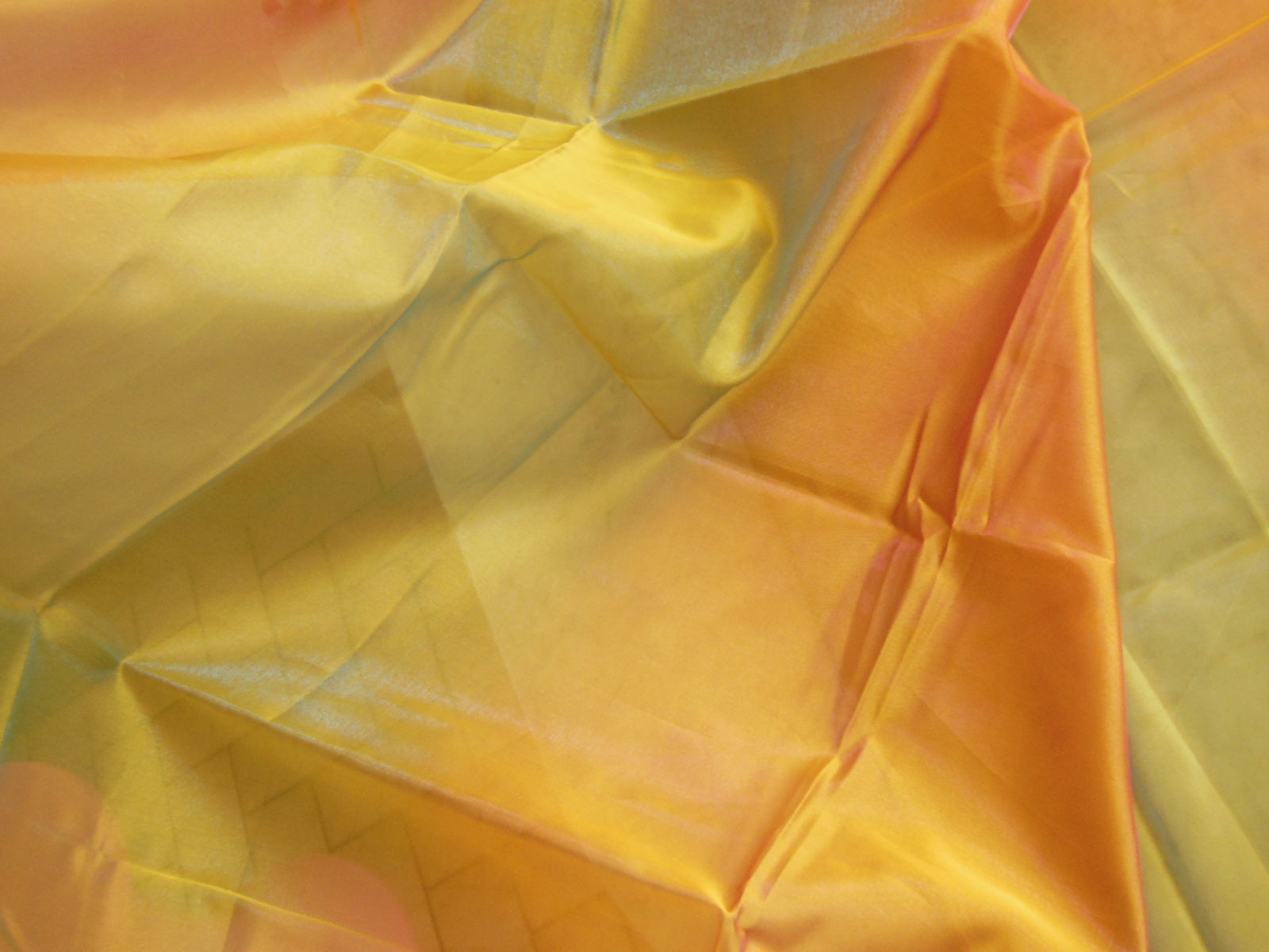 Coupon tissu luxe superbe voilage orange rose vert  1 m18 sur 1 m 03 B6