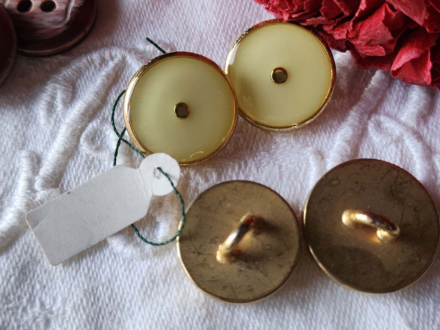 Lot 4 boutons vintage en métal doré creme 1,7 et 2 cm pied ref 6004