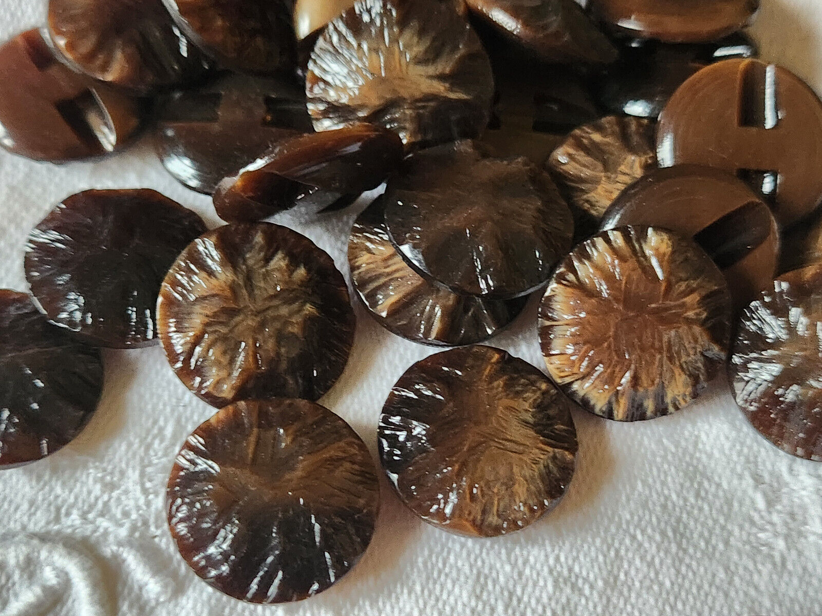 Lot 14 jolis boutons vintage marron texturé à pied  1,8 cm ref 672