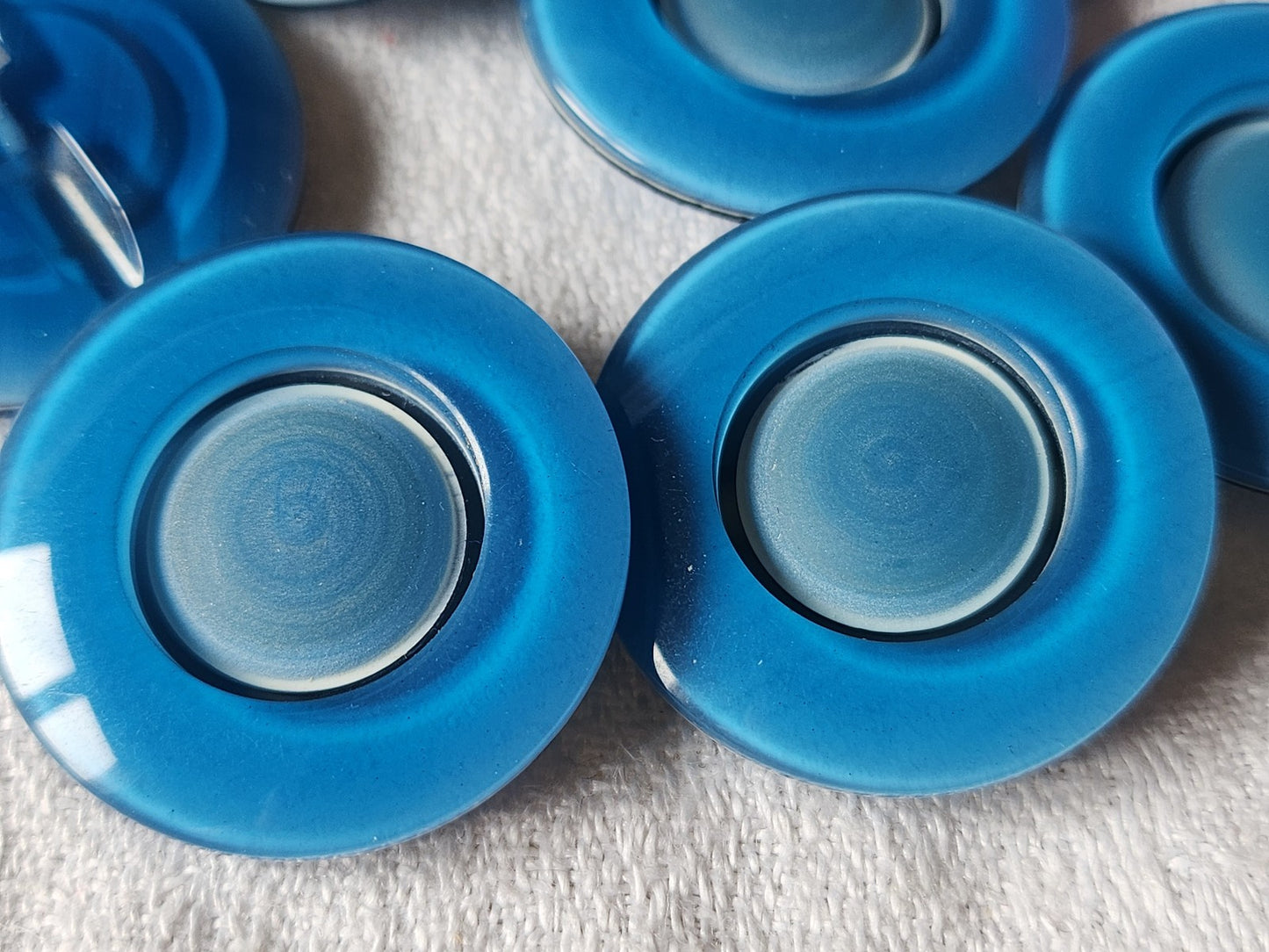 Lot 6 gros boutons vintage à pied bleu coeur mat 2,7 cm ref 173