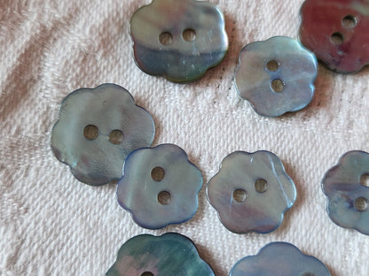 Lot 14 boutons vintage en nacre bleu panaché  fleur 1,2 à 1,7 cm ref 1226