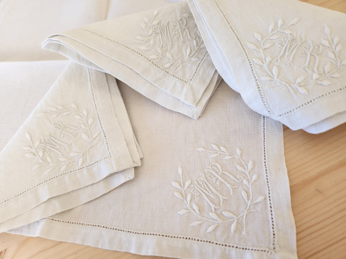 Lot 4 monogrammes anciens sur serviette MR broderie B8