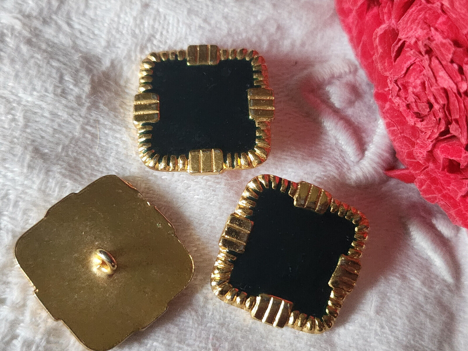 Trio boutons vintage en métal doré noir carré pied 1,8 cm G17A