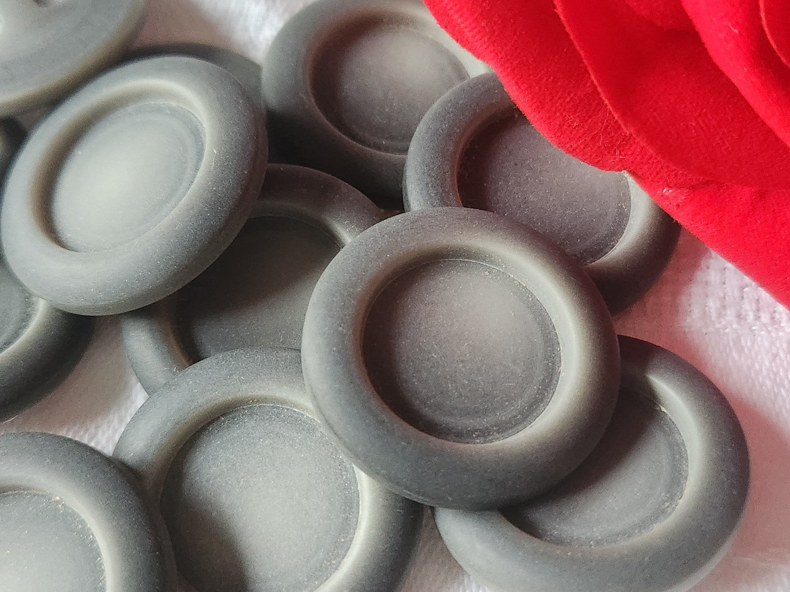 Lot 6 gros  boutons vintage gris mat 2,7 cm pied  ref 5248