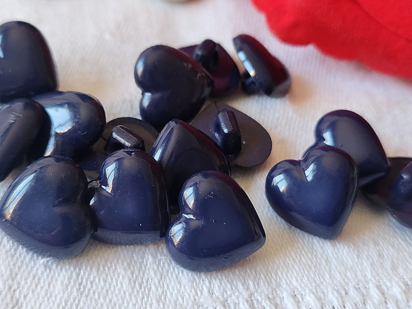 Lot 10 boutons vintage fome de coeur bleu  1,4 cm ref 2612