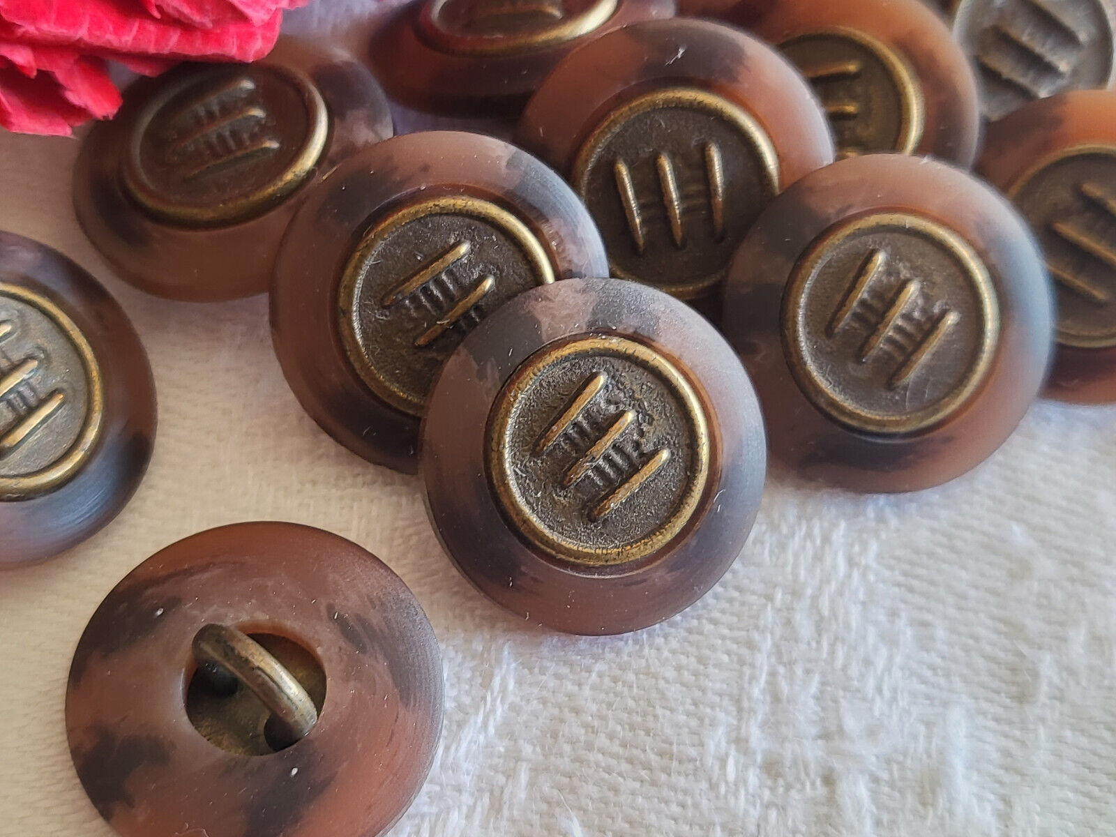 Lot 10 boutons vintage marron pied cœur métal 1,7 cm ref 6124