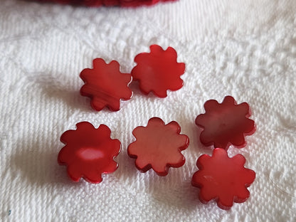 Lot 6  boutons anciens en nacre travaillé rouge  1/1,1 cm pied ref 165