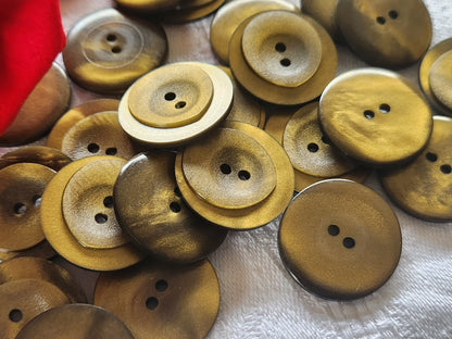 Lot 8 boutons vintagevert cuivré teinte à definir  2,2 cm trous ref 2498