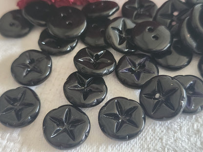 Lot 12 boutons anciens en verre noir etoile à trous diamètre 1,3 cm ref TA