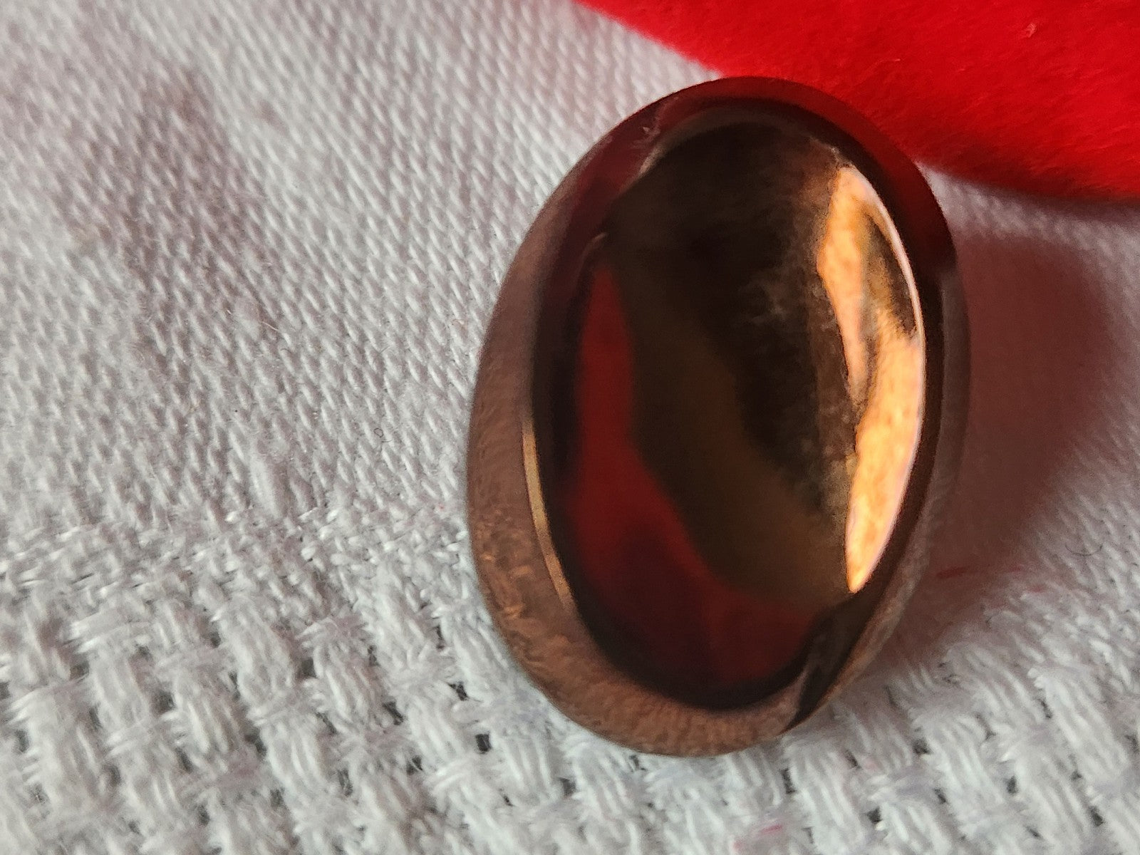 Bouton ancien en verre marron ovale vintage 1,6 sur 2,2 cm D9C