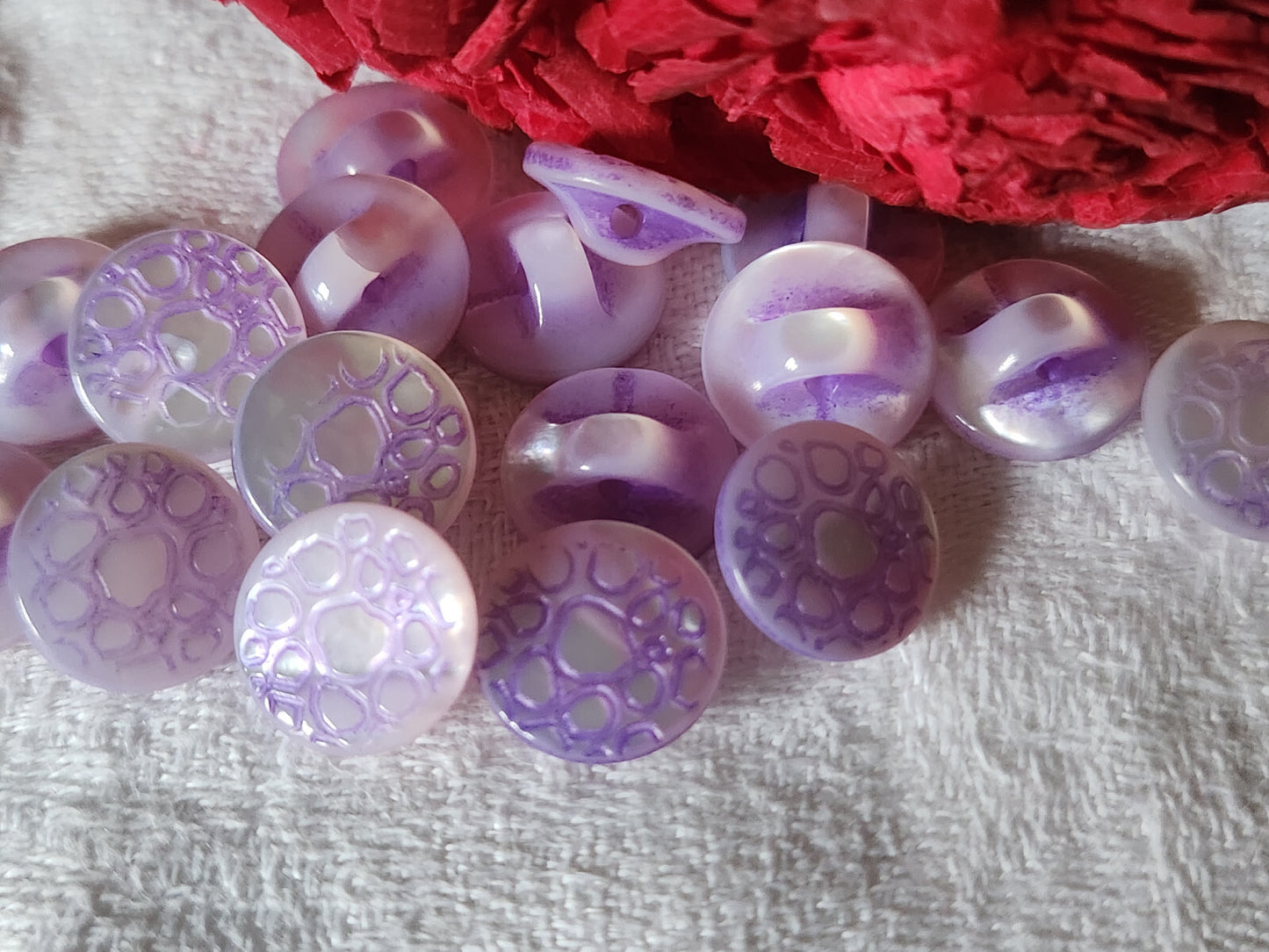 Lot 6 boutons anciens en nacre violet alveole pied 1,2 cm ref 2894