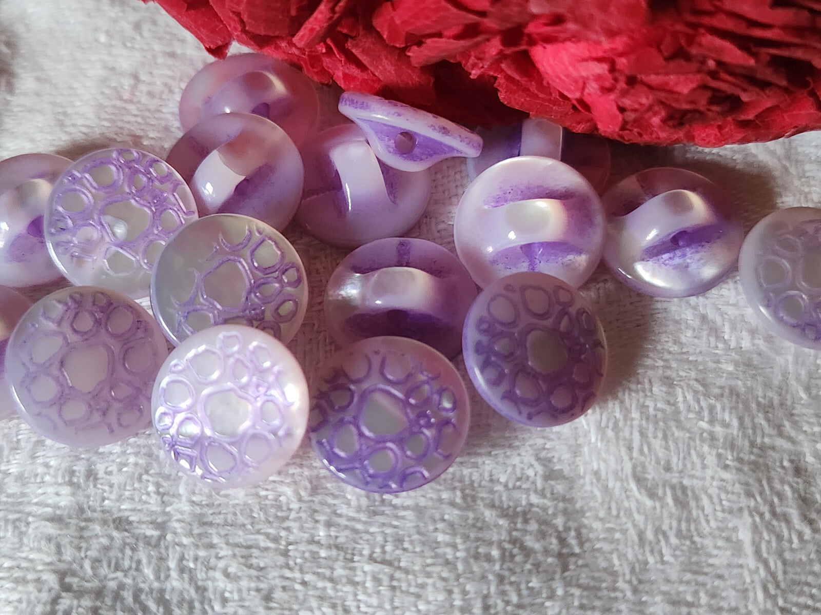 Lot 6 boutons anciens en nacre violet alveole pied 1,2 cm ref 2894