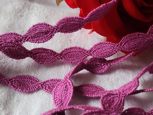 Dentelle galon vintage fushia   coton 3 métres sur 1 cm A3