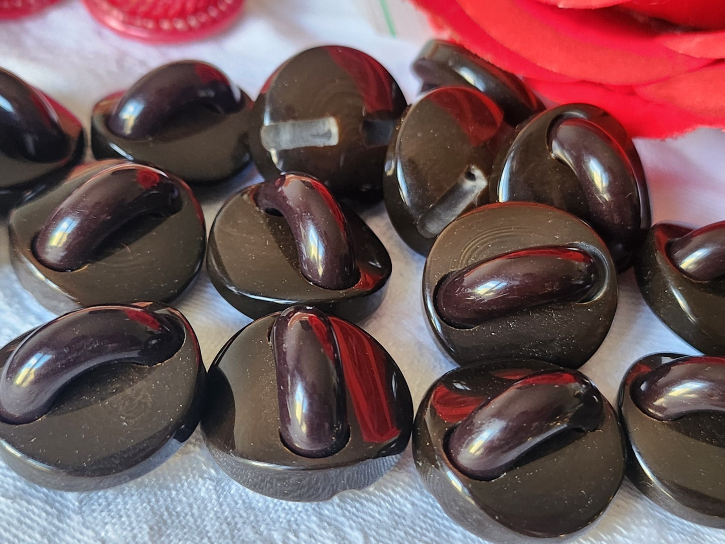 Lot  6 superbes boutons vintage marron à anse pied 2,2 cm ref 3918