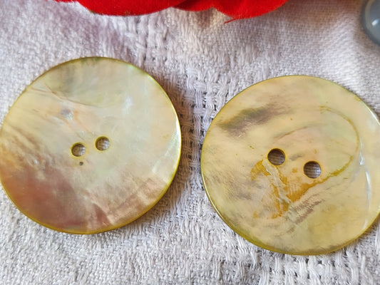 Duo gros boutons en nacre à trous fin 3,5 cm G19J