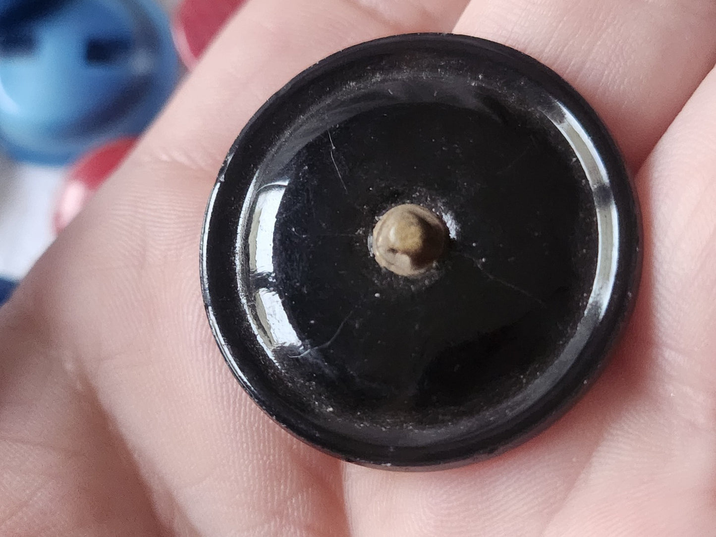 Superbe et gros bouton ancien en verre noir pied métal 3,4 cm ref 961