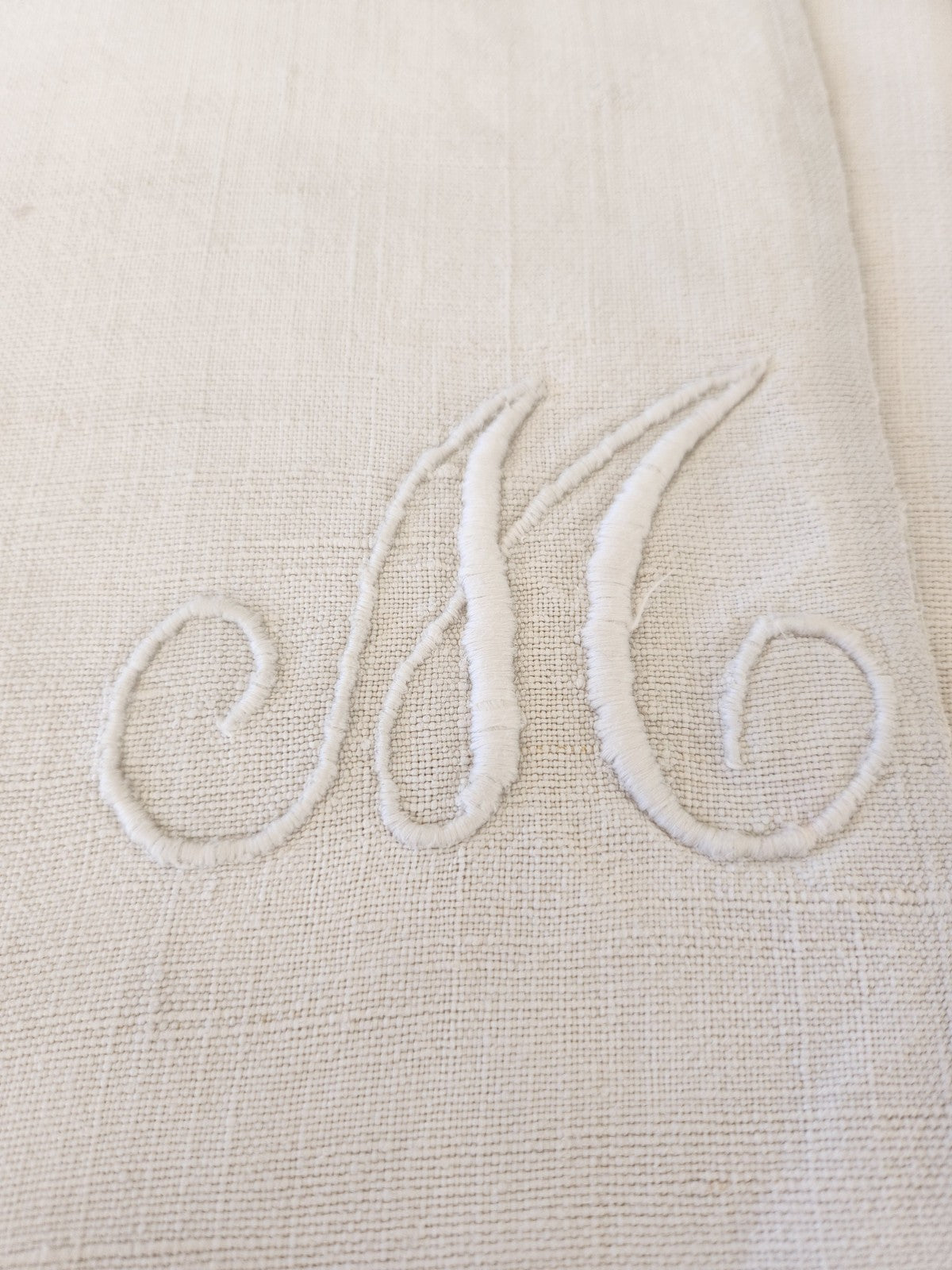 Ancien coupon   gros monogramme M tissu  toile ancienne  B8